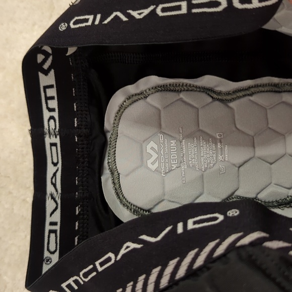 McDavid Men's HEX Padded 3/4 Basketball Tights - Picture 6 of 7